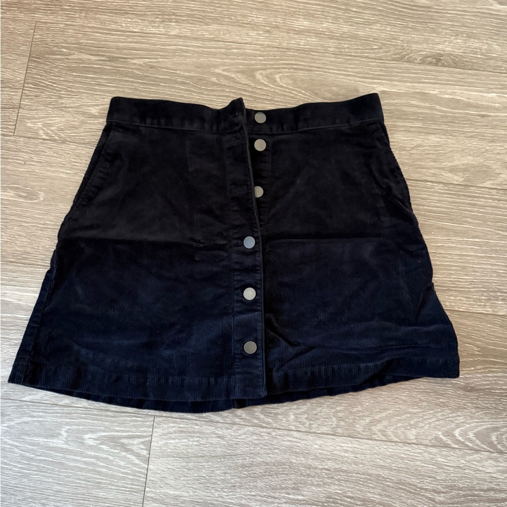 Uniqlo Black Mini Skirt with Buttons
